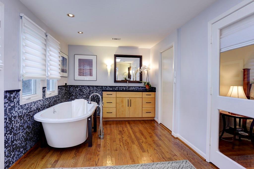 2120 Wroxton
