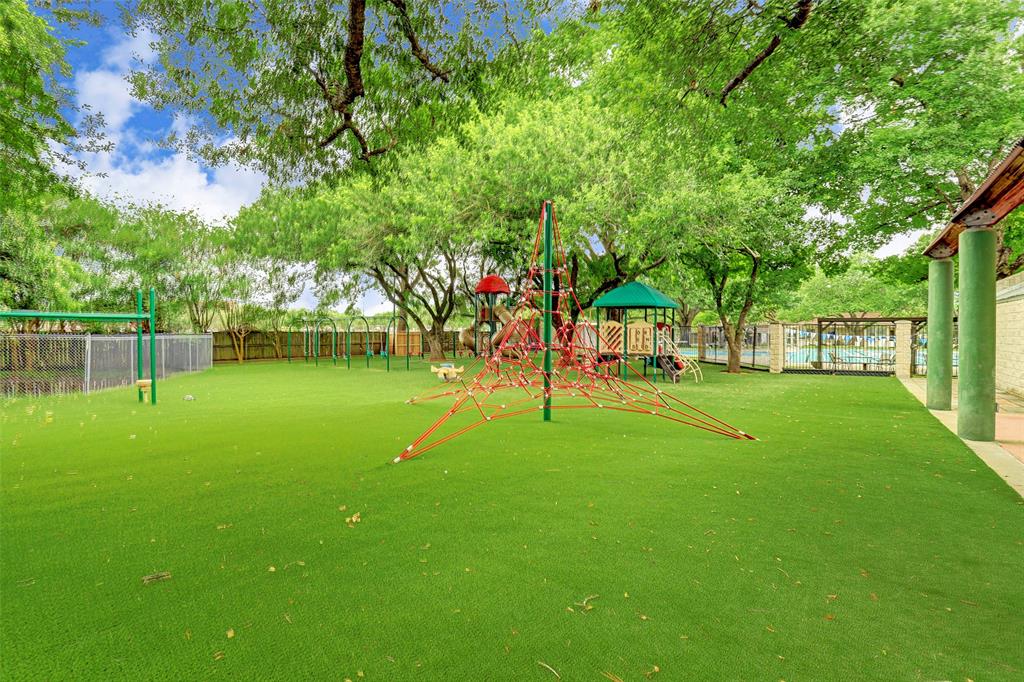 1006 Briarbrook Drive