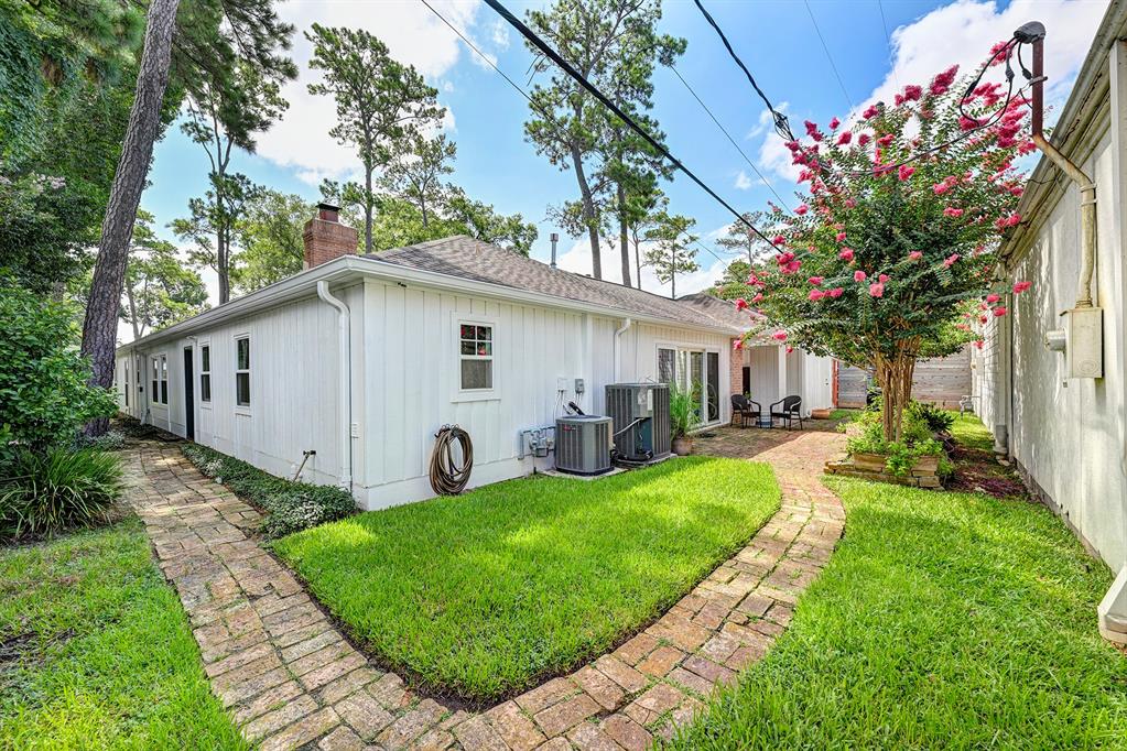 1006 Briarbrook Drive