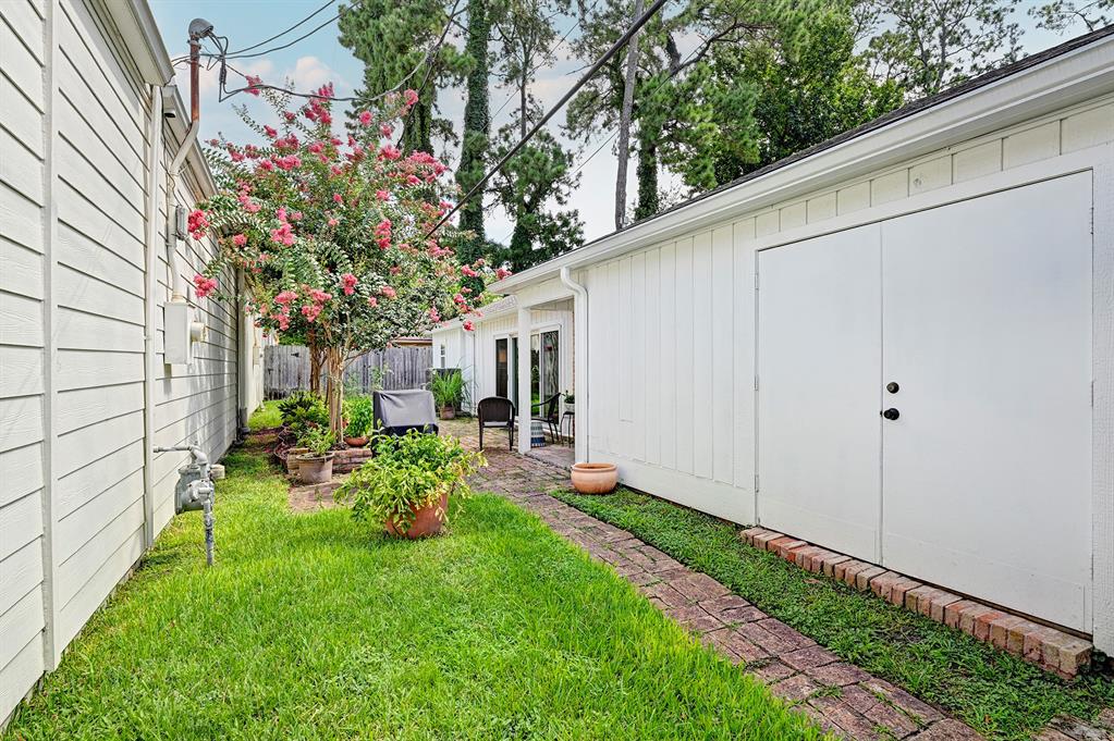 1006 Briarbrook Drive