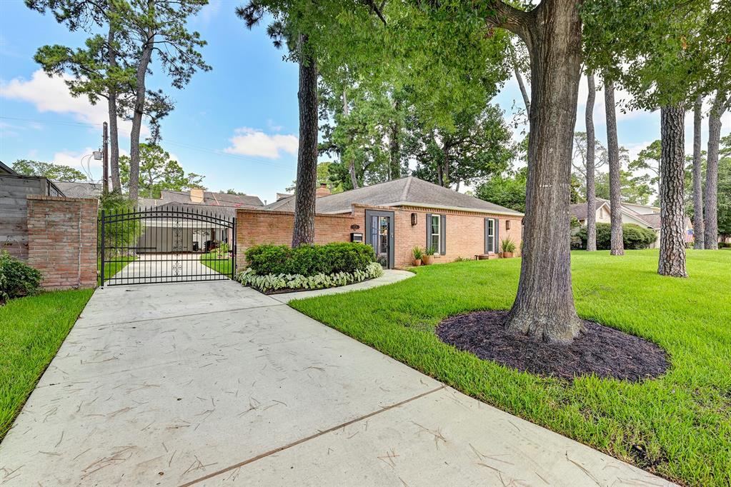 1006 Briarbrook Drive