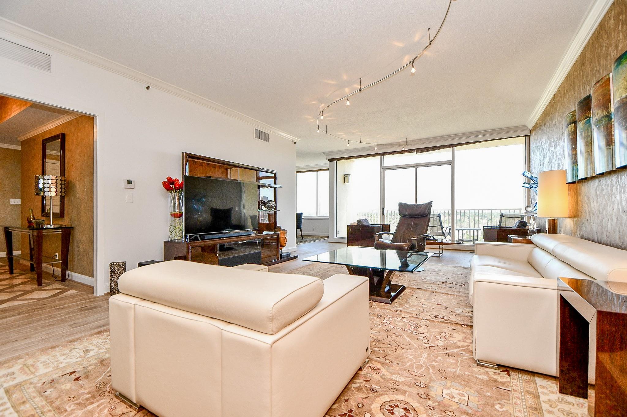 121 N Post Oak Lane # 1102
