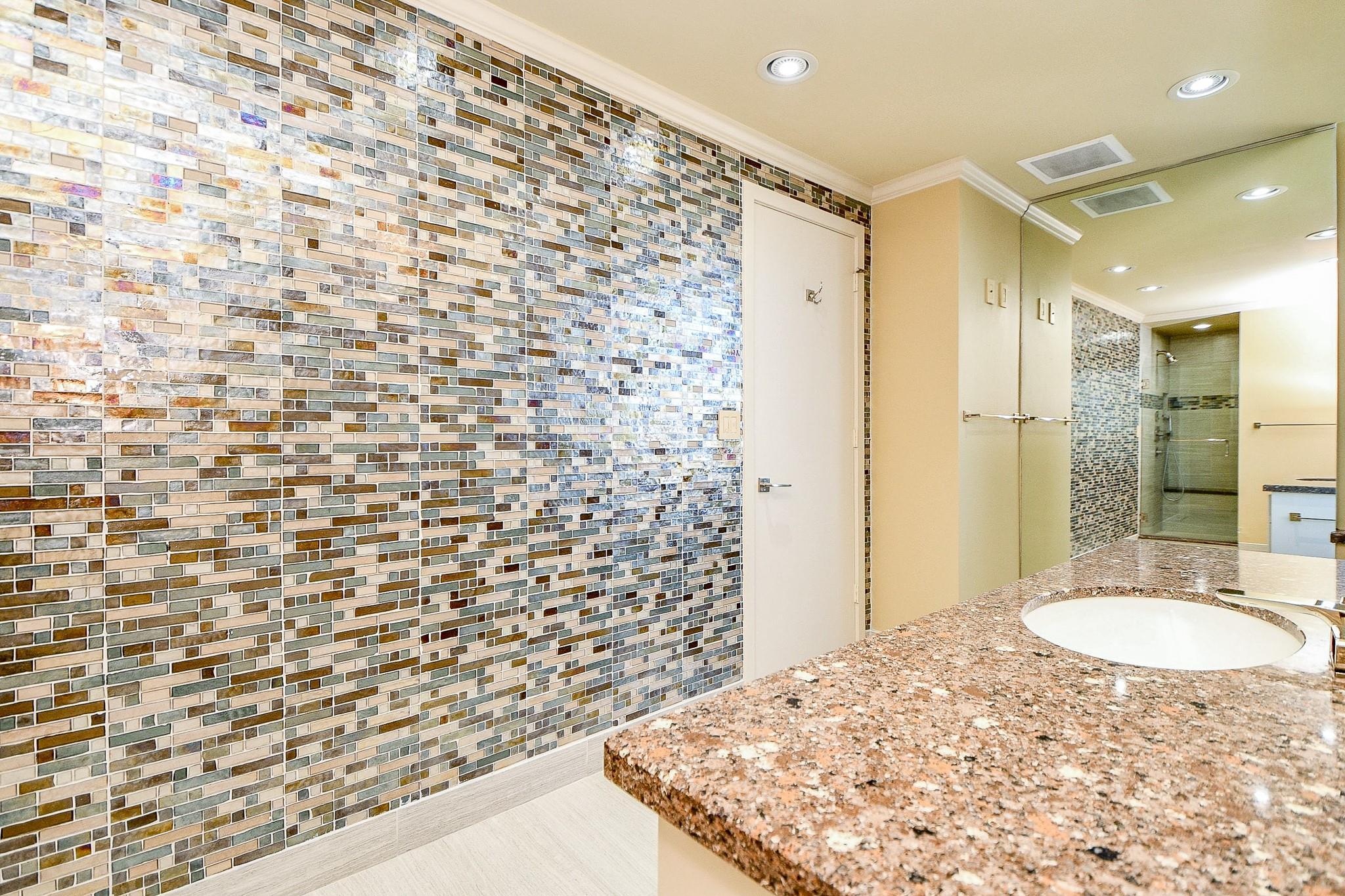 121 N Post Oak Lane # 1102