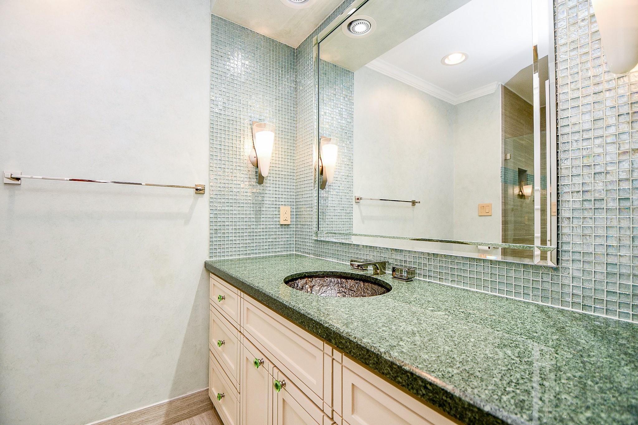 121 N Post Oak Lane # 1102
