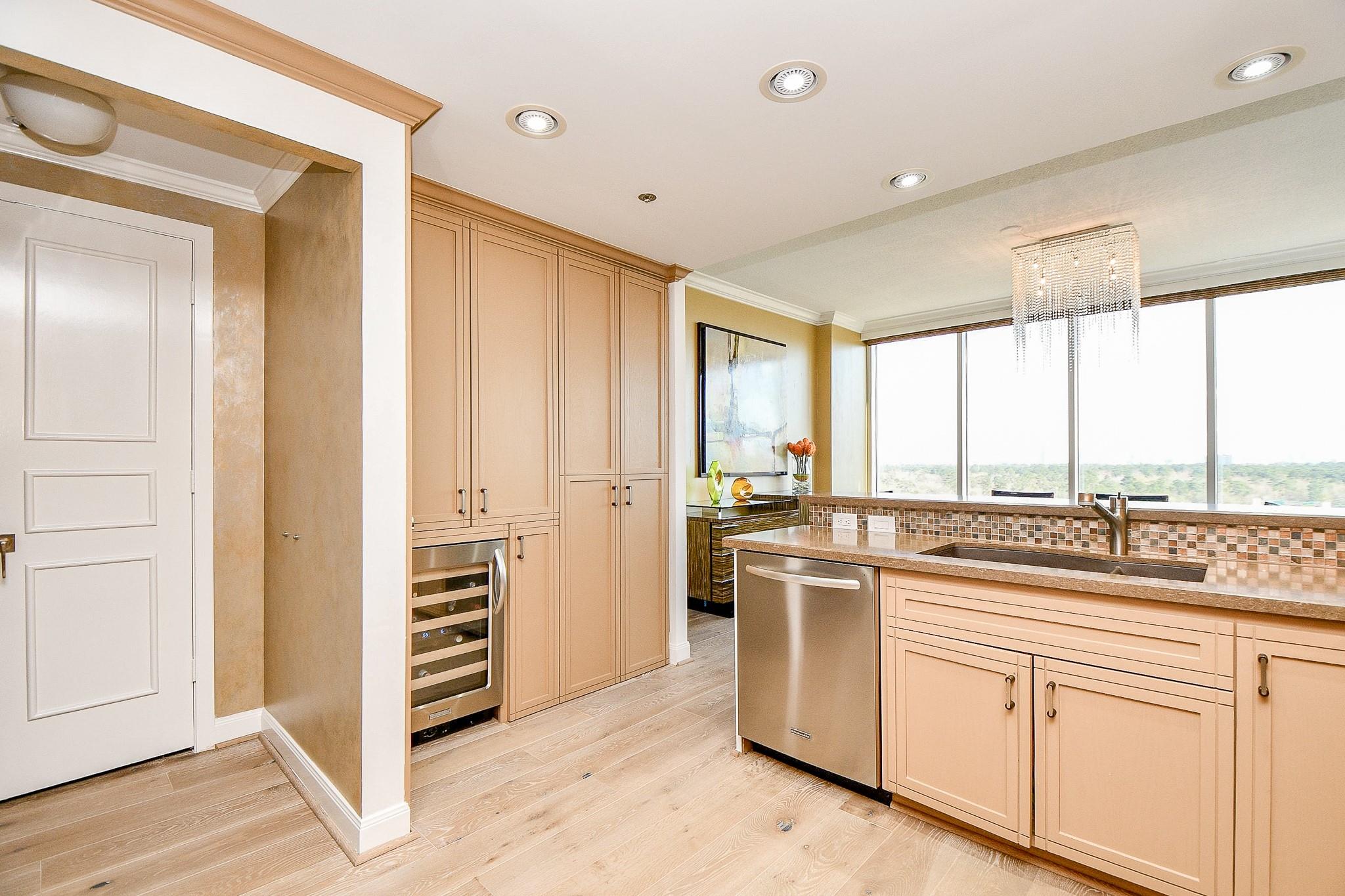 121 N Post Oak Lane # 1102