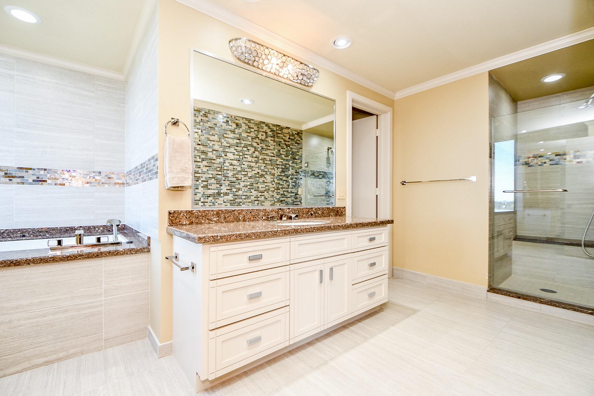121 N Post Oak Lane # 1102