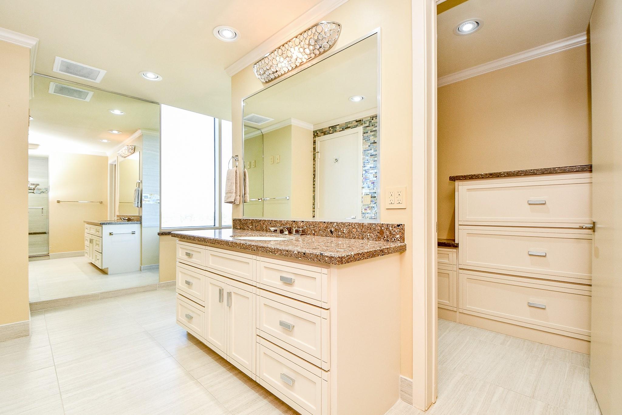121 N Post Oak Lane # 1102