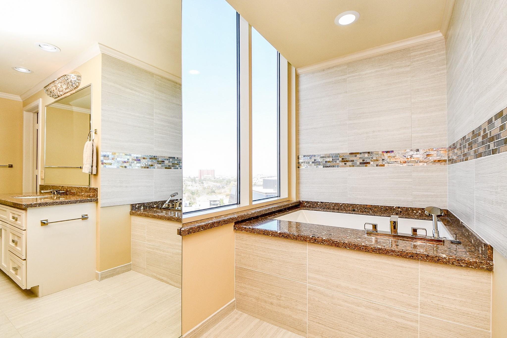121 N Post Oak Lane # 1102