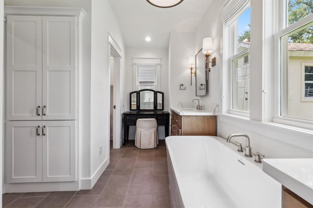 1219 Cheshire Lane