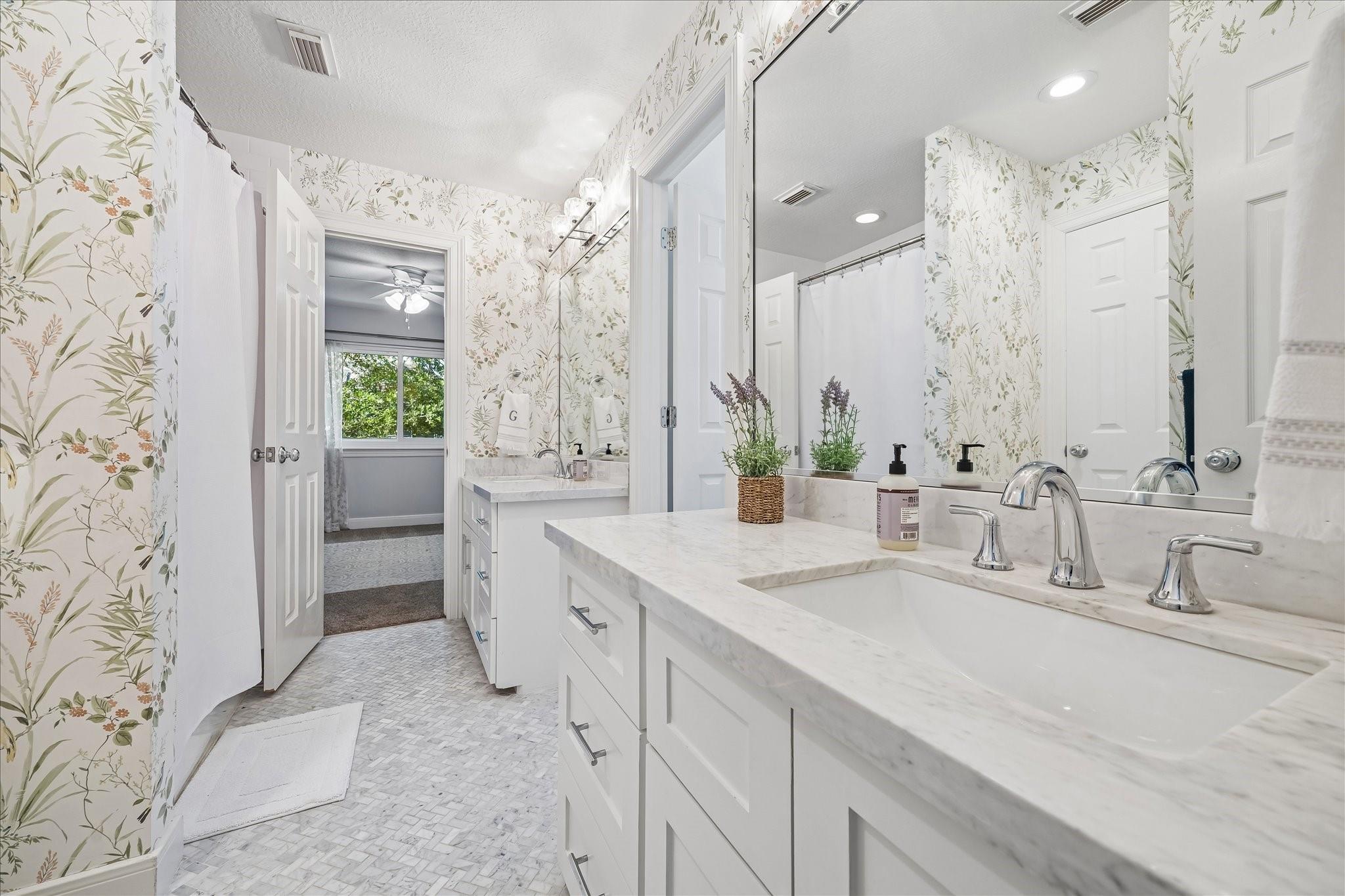 4256 Sunset Boulevard