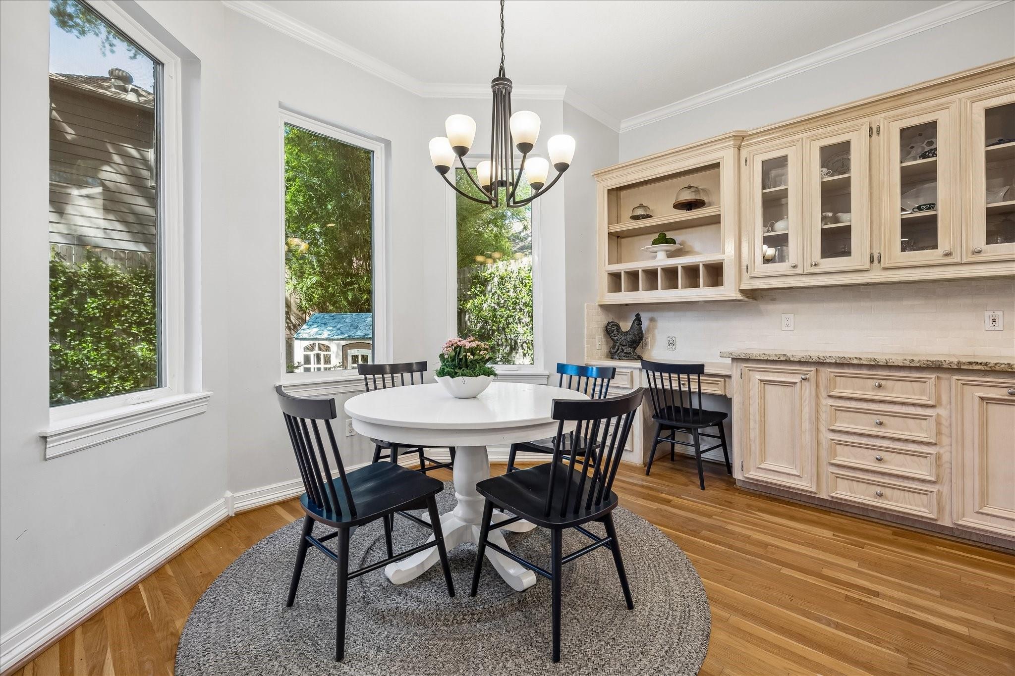 4256 Sunset Boulevard