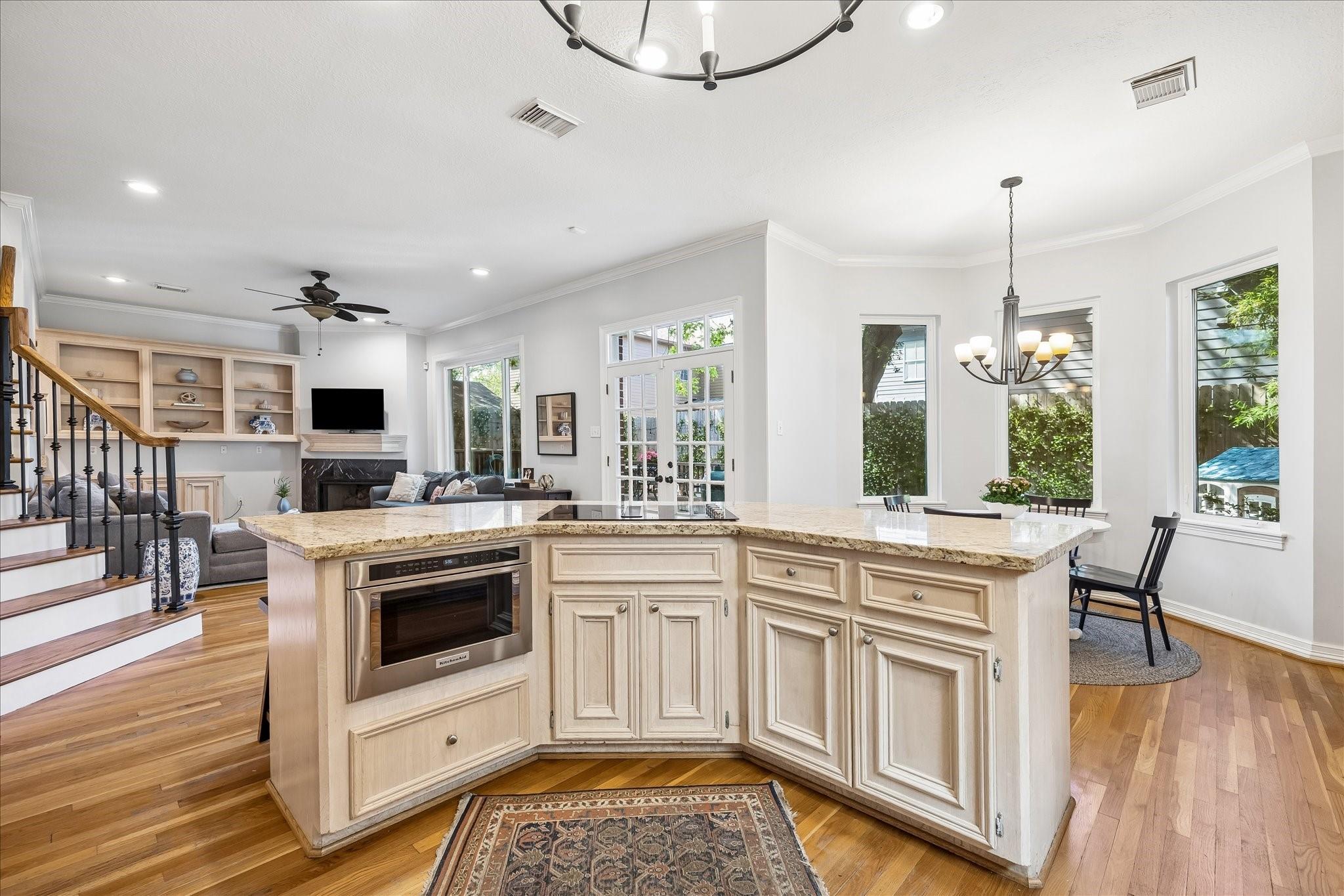 4256 Sunset Boulevard