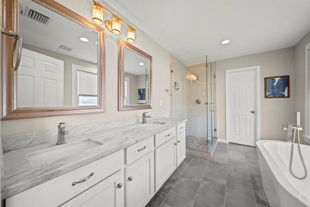 1104 E 16th Street