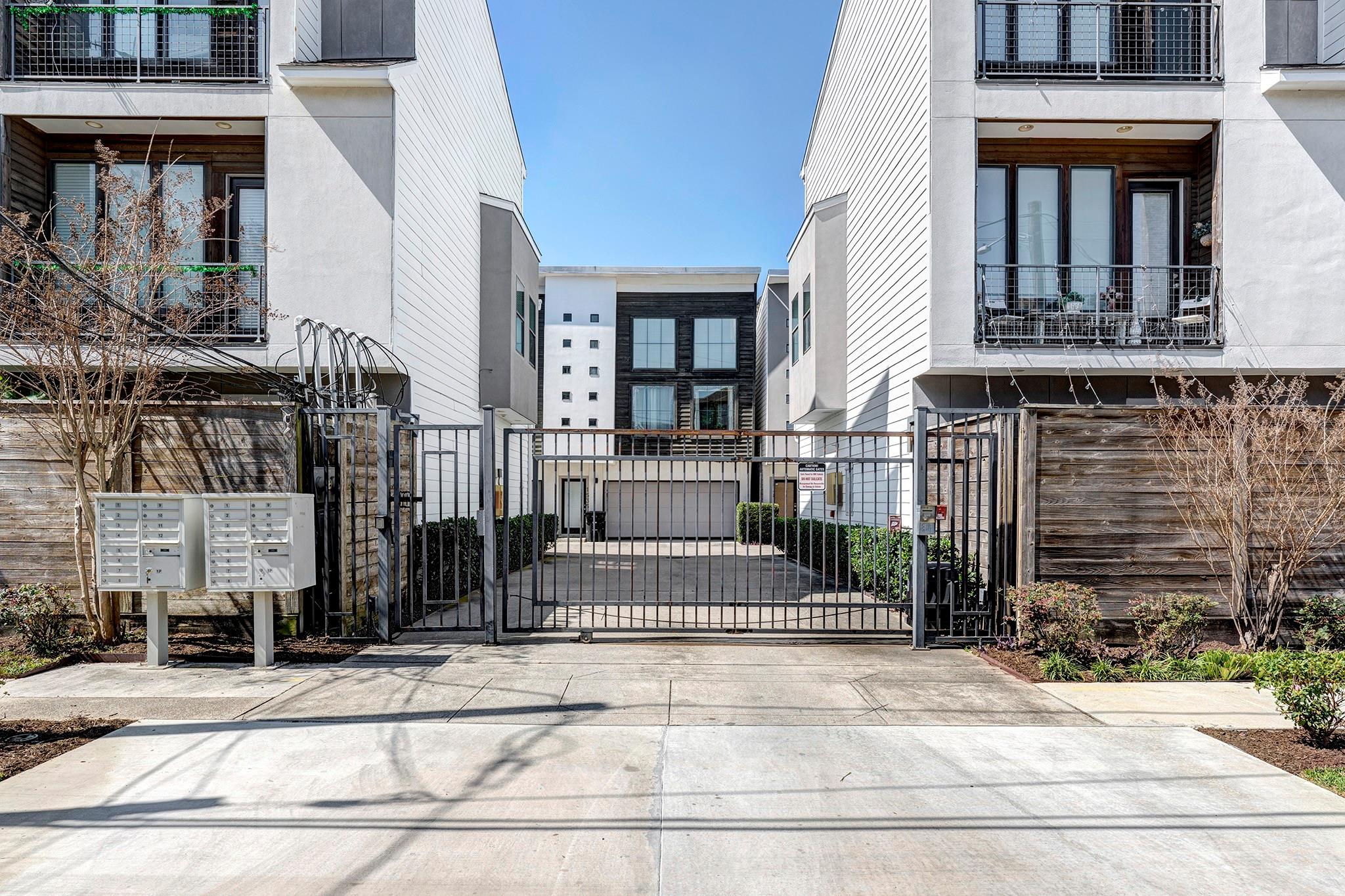 1525 Birdsall # B