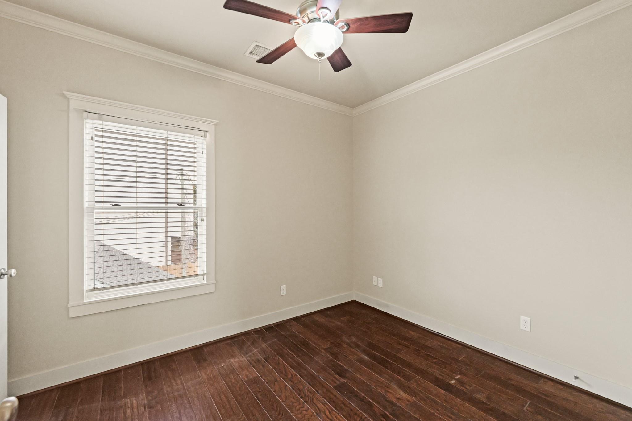1053 W 16th Street