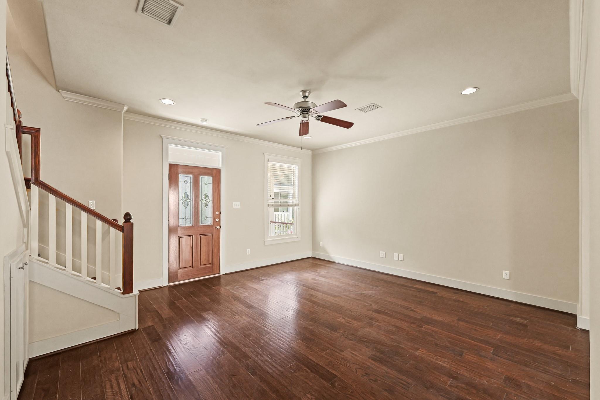 1053 W 16th Street