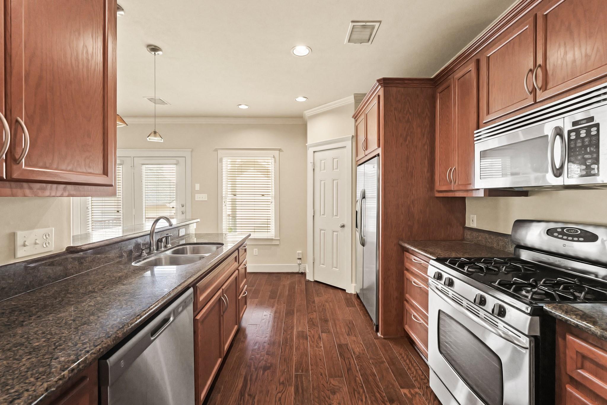1053 W 16th Street