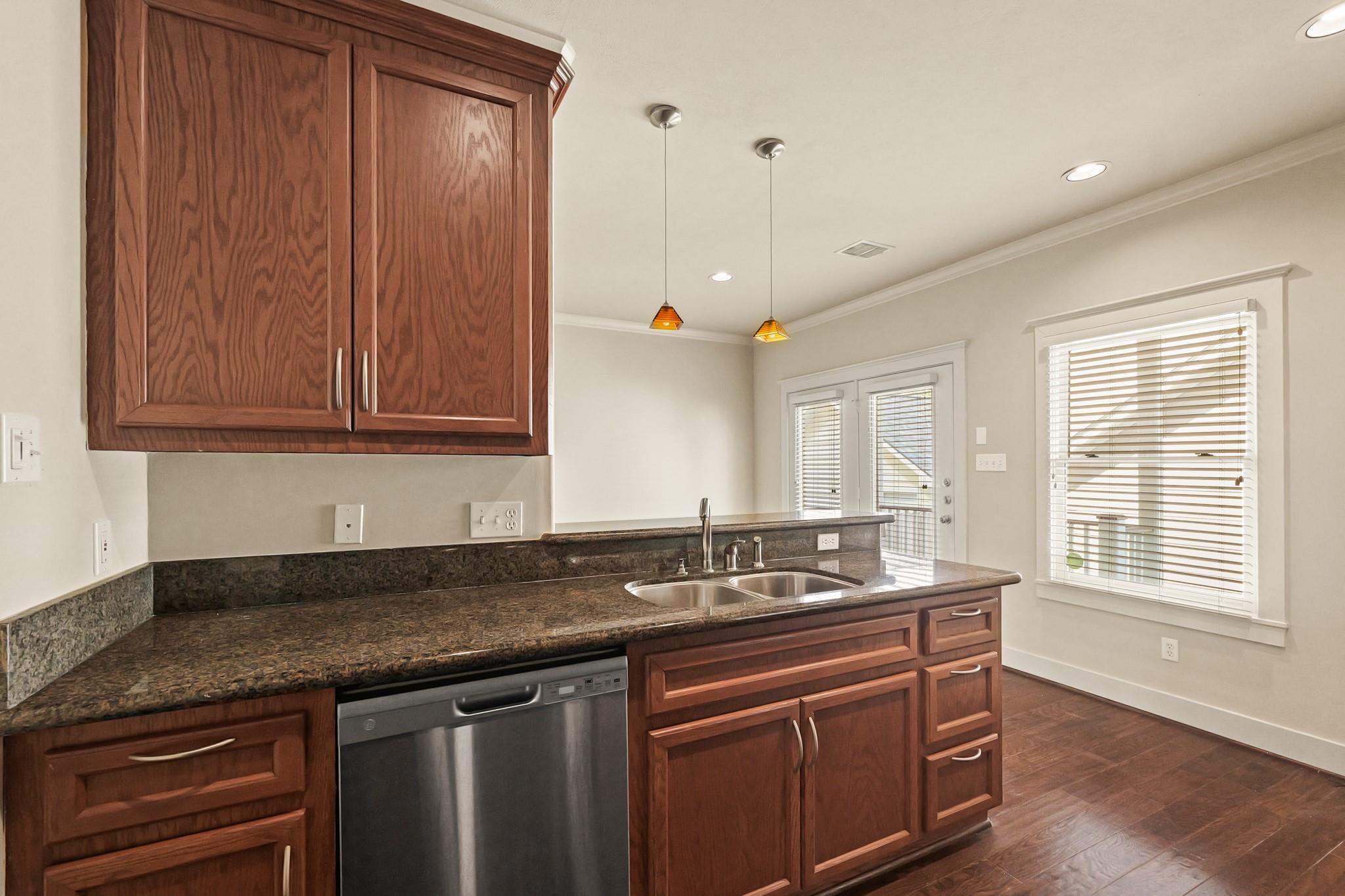 1053 W 16th Street