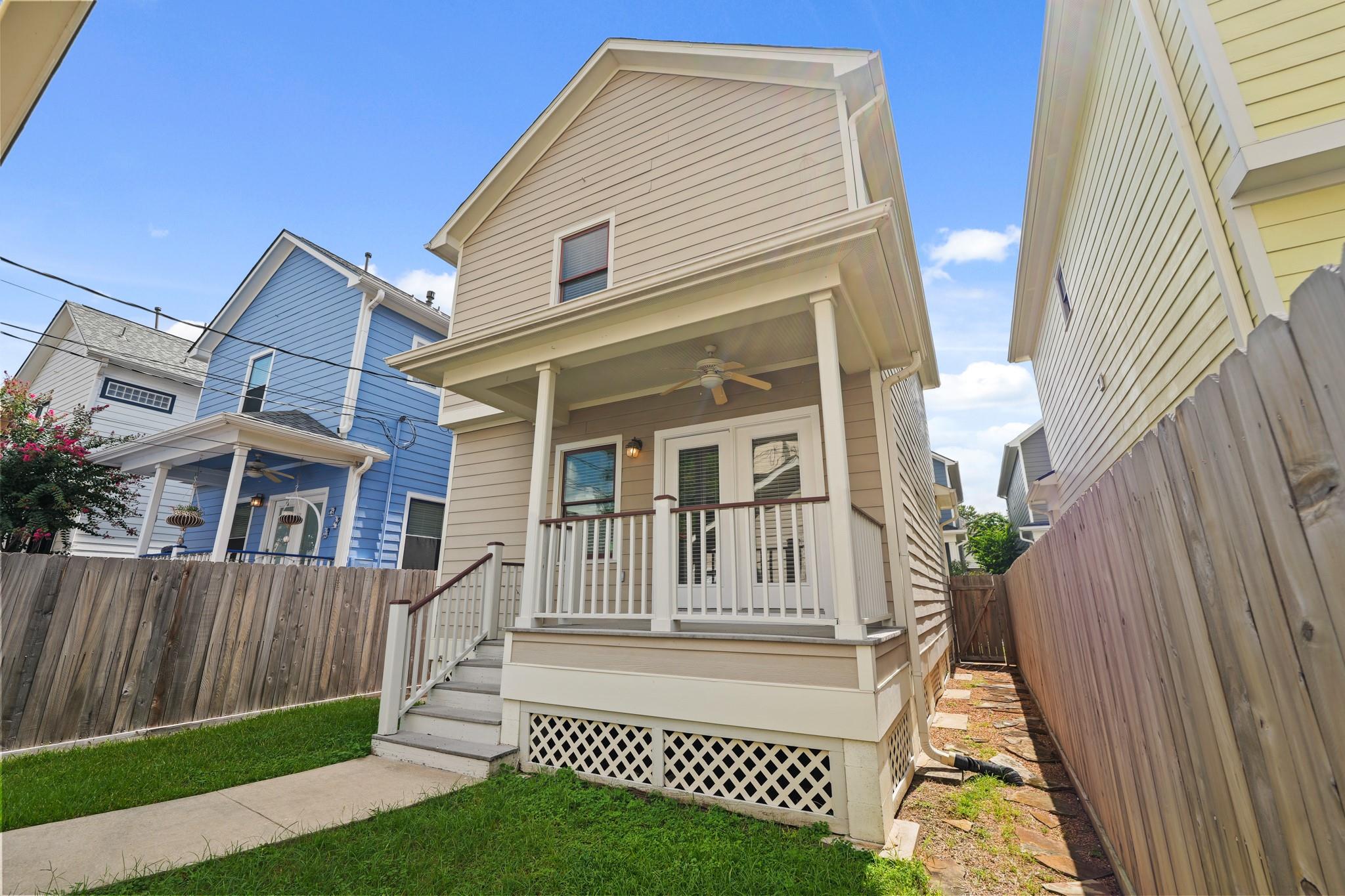 1053 W 16th Street