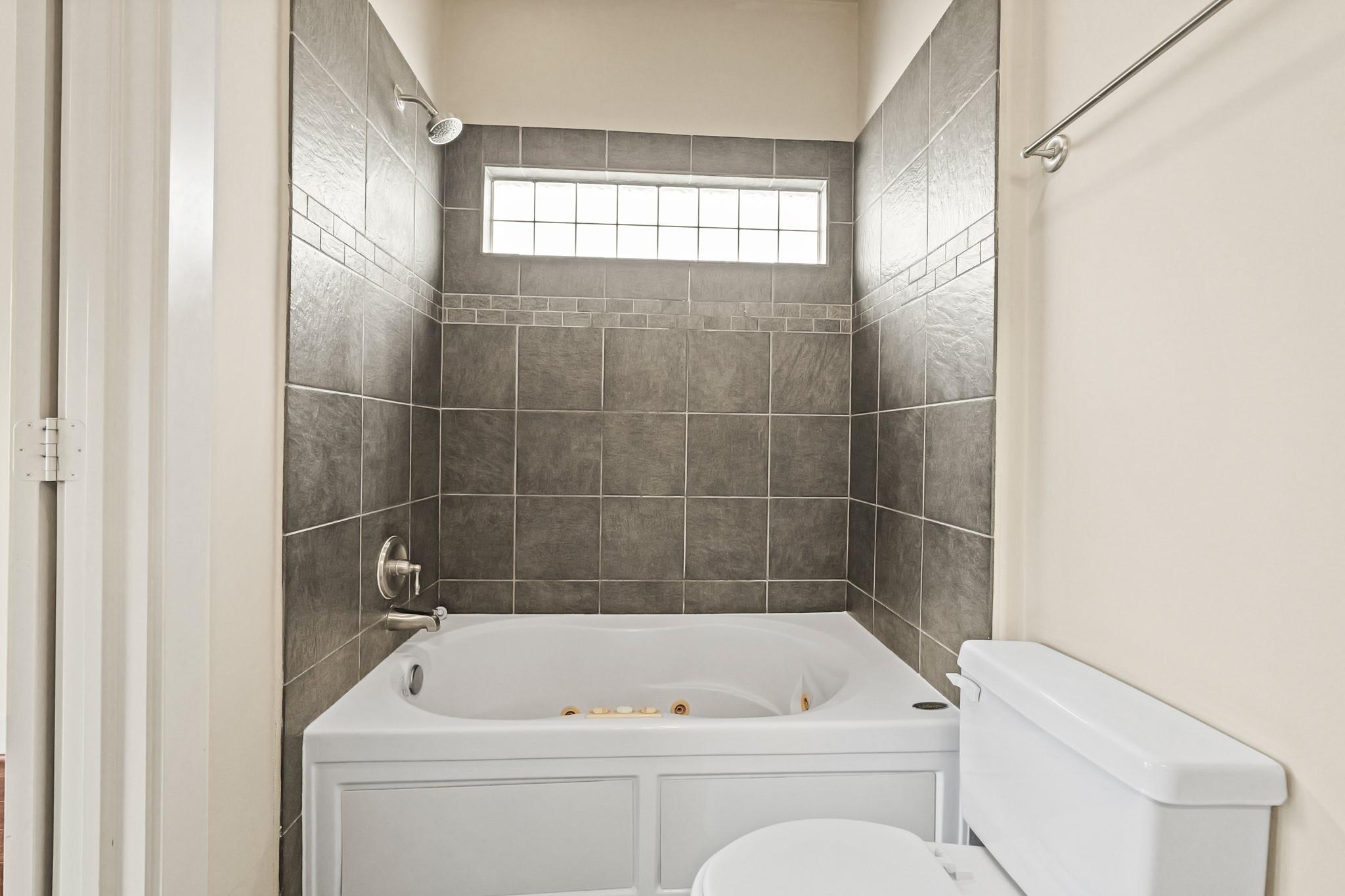 1053 W 16th Street