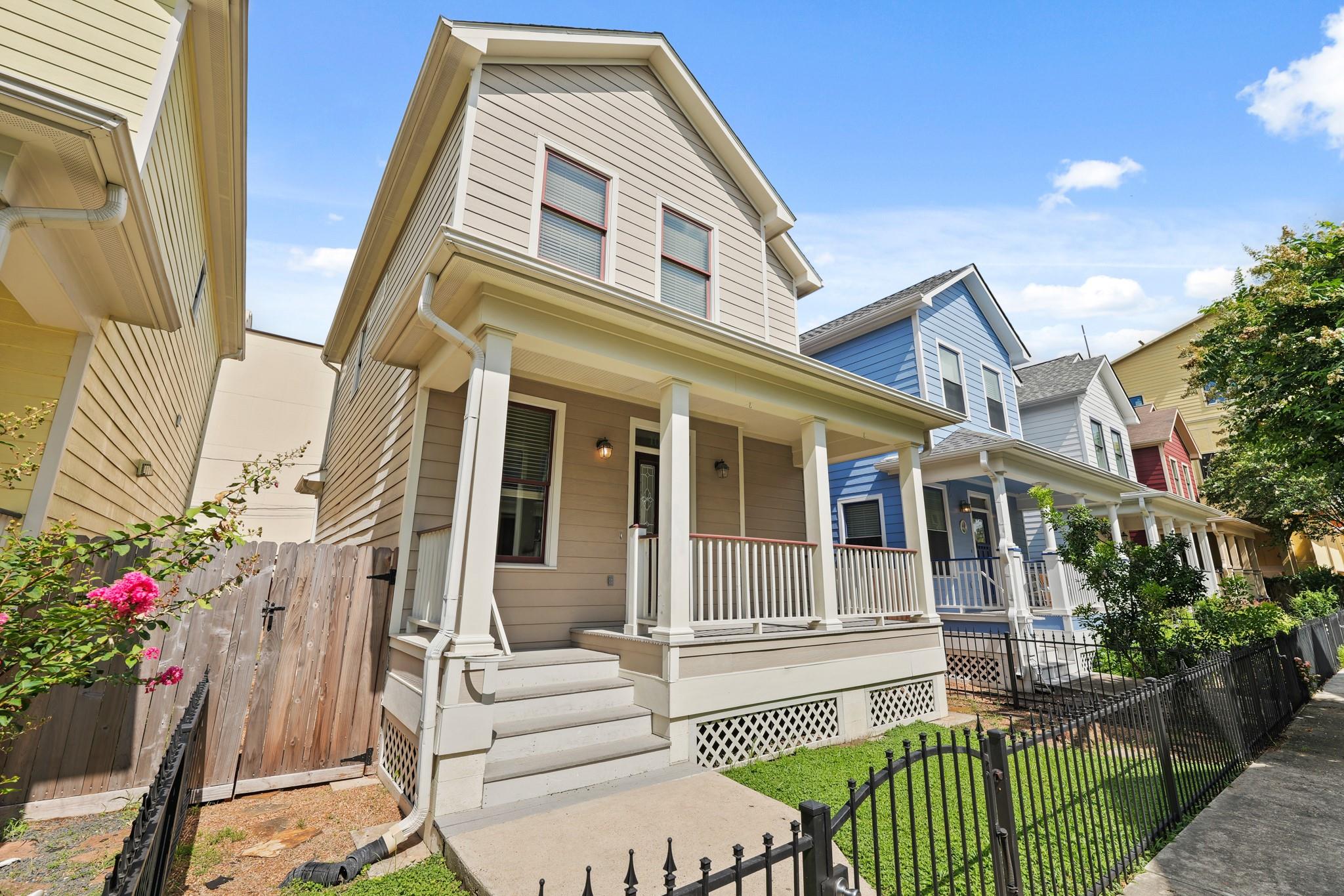 1053 W 16th Street