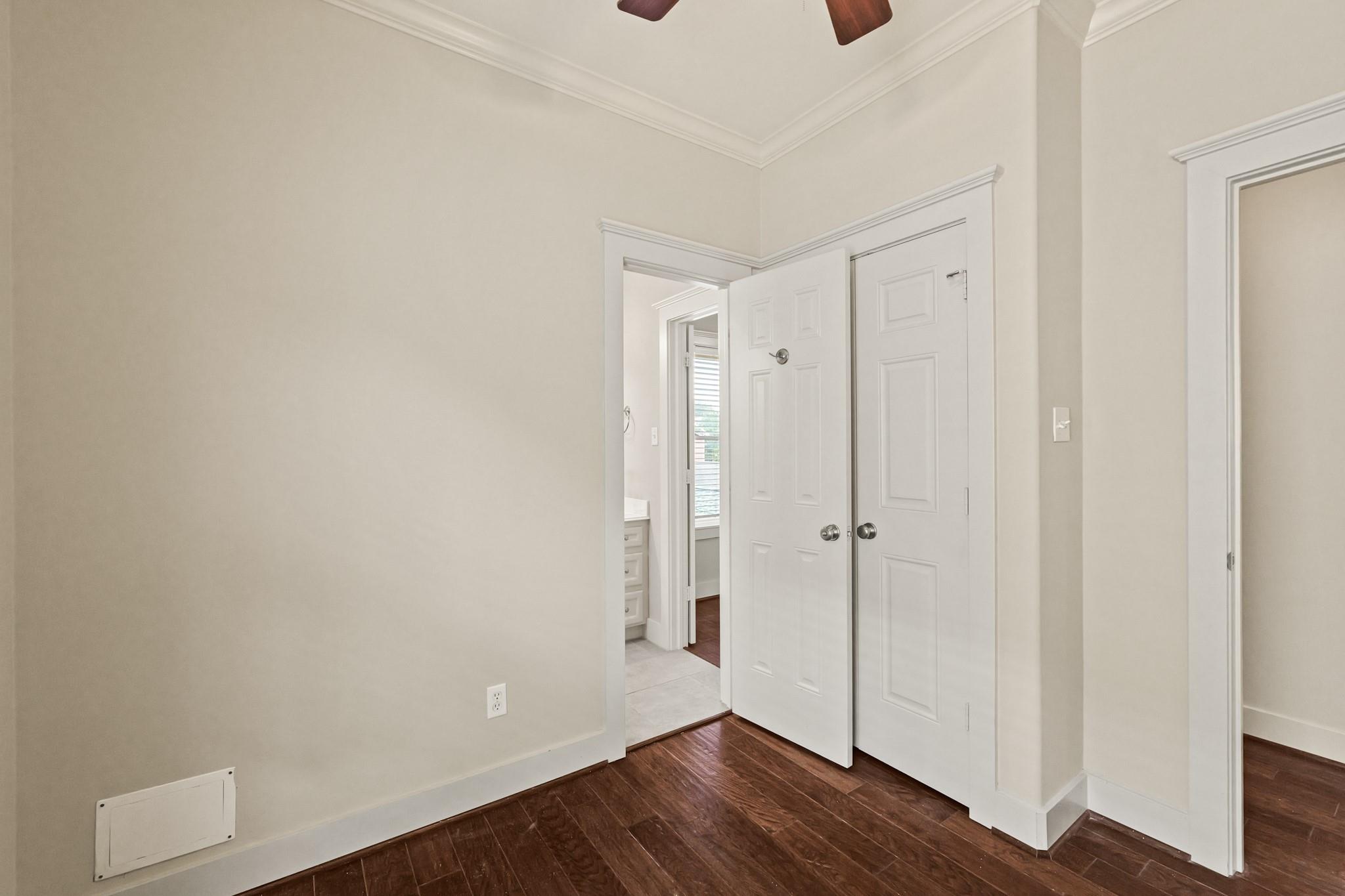 1053 W 16th Street