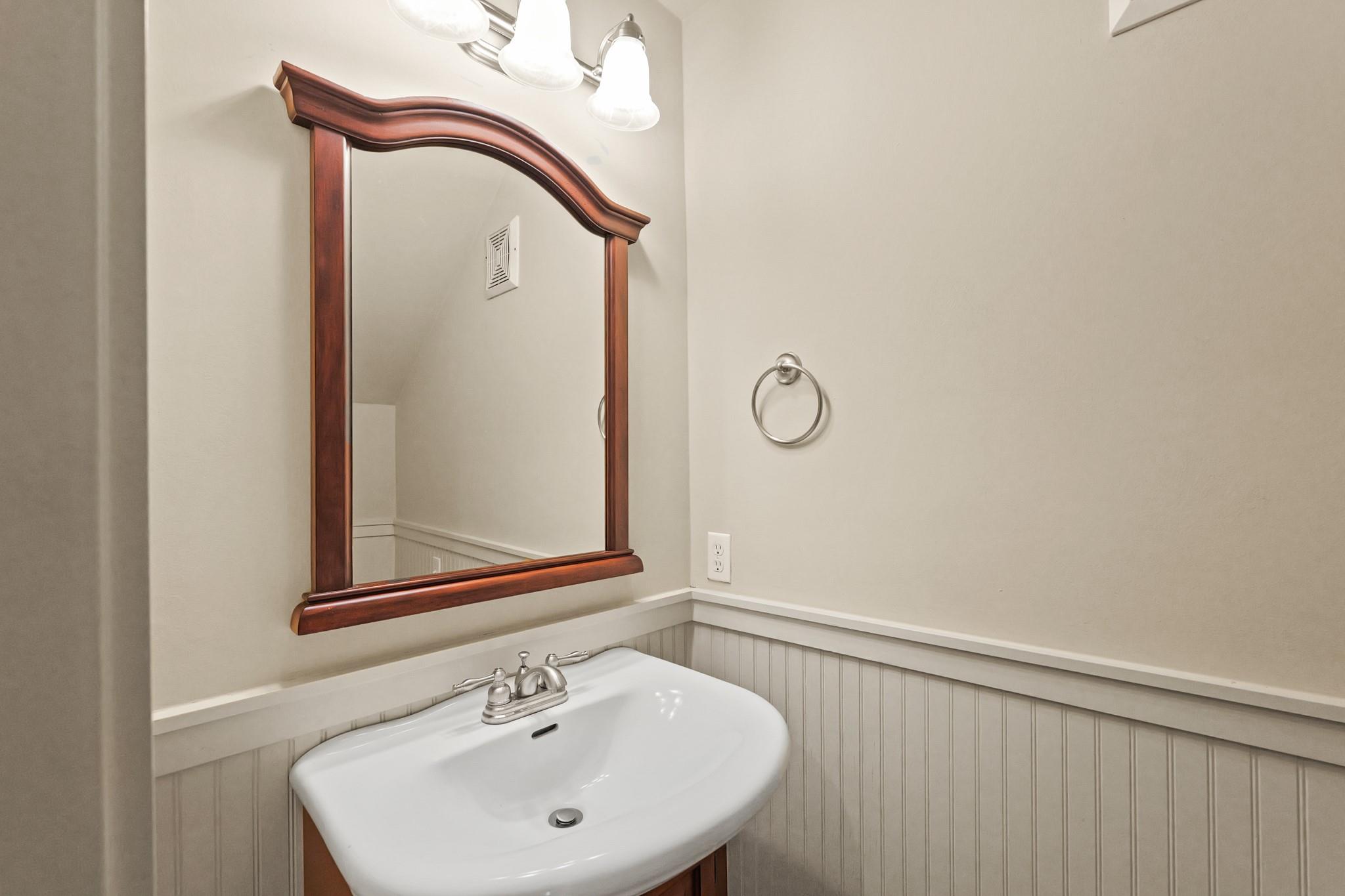 1053 W 16th Street
