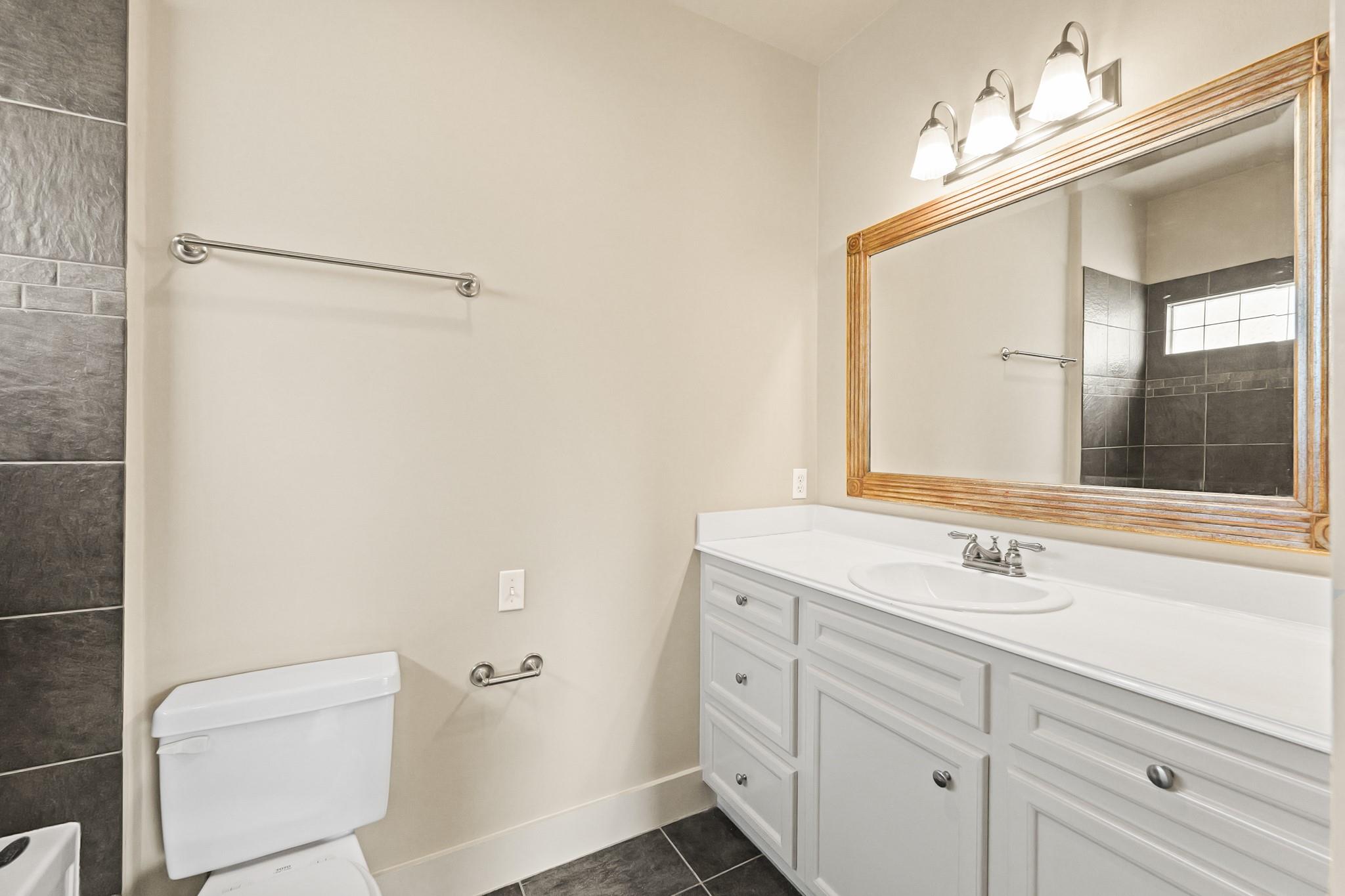 1053 W 16th Street