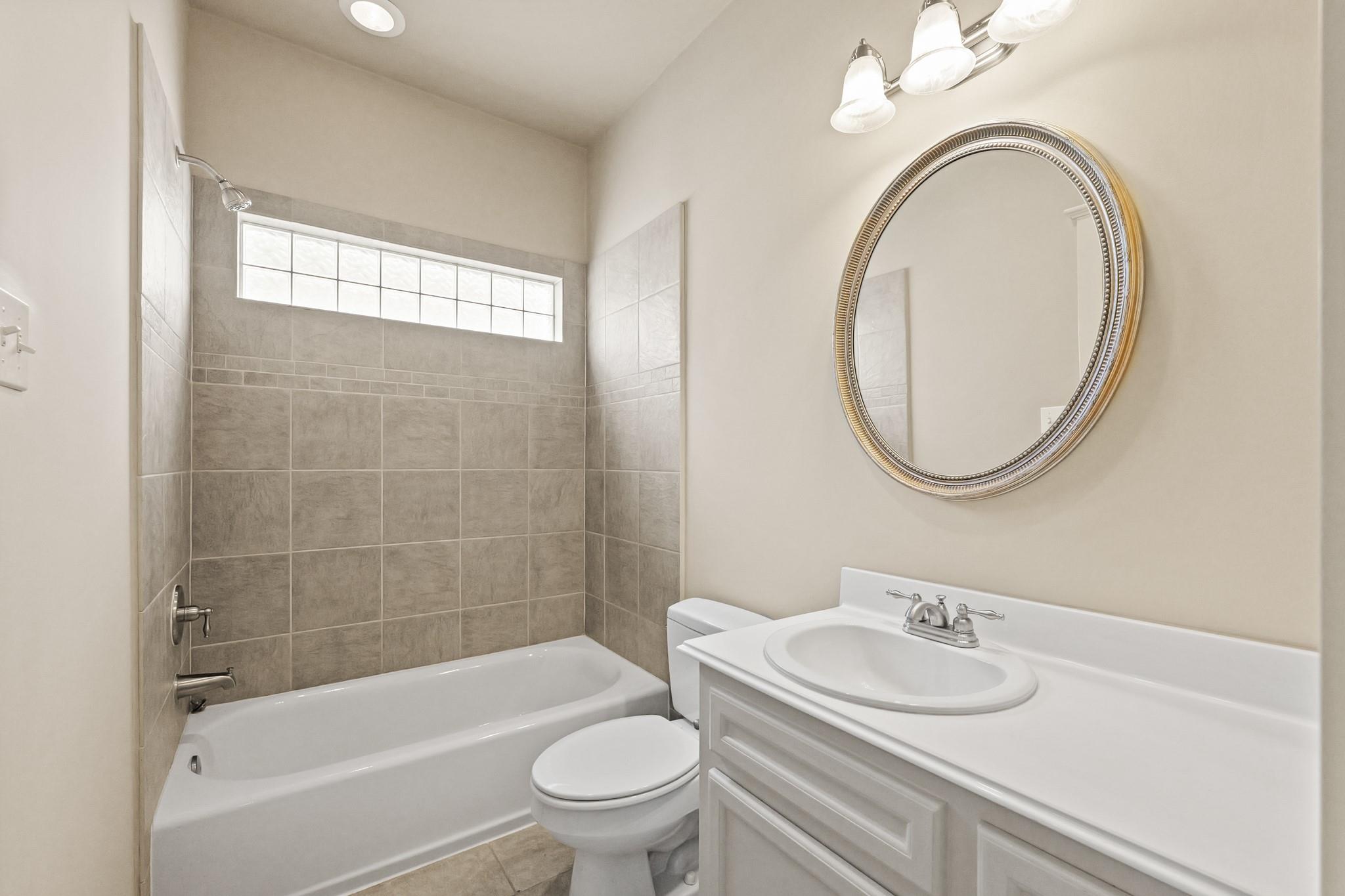 1053 W 16th Street