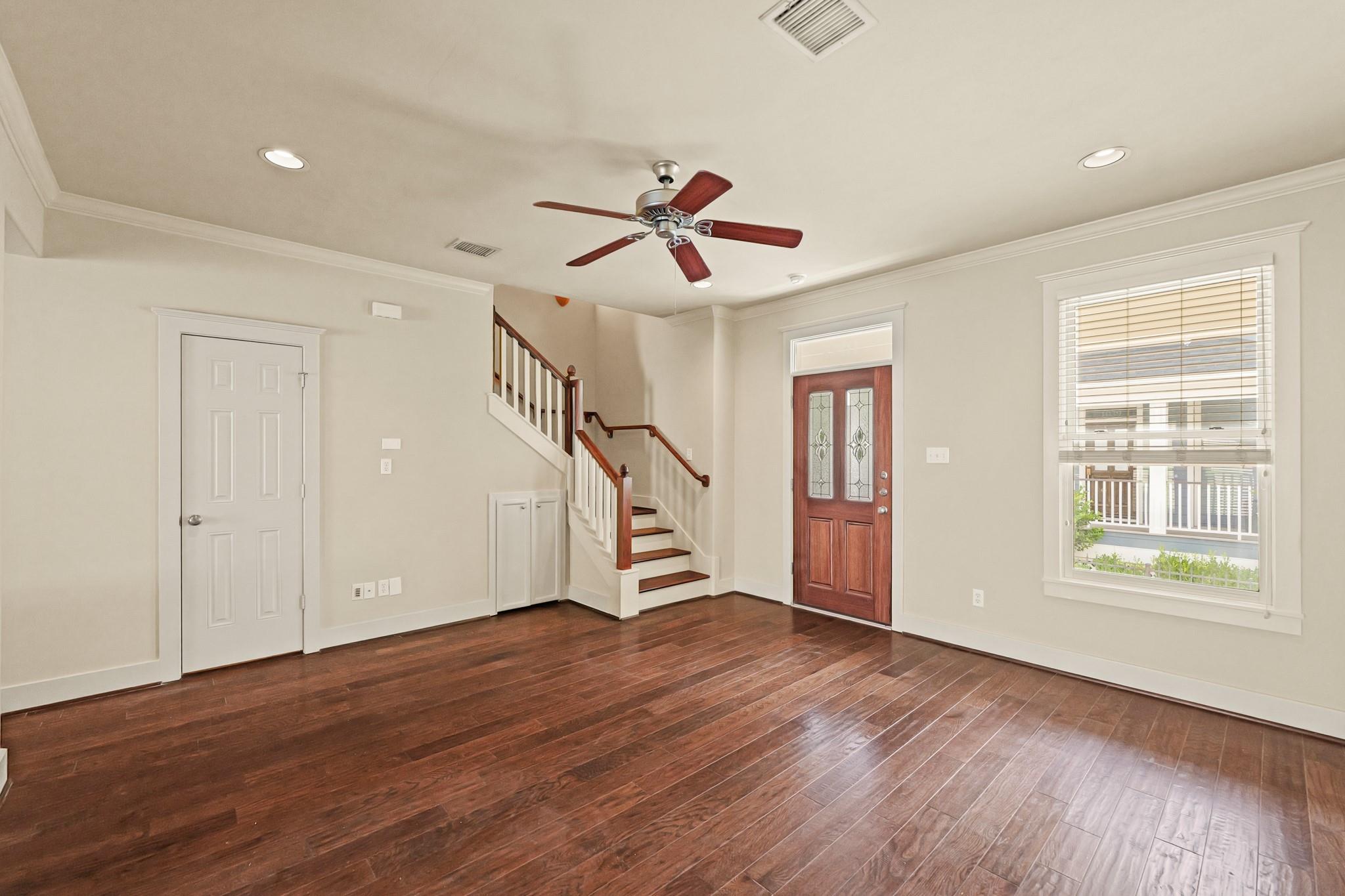 1053 W 16th Street
