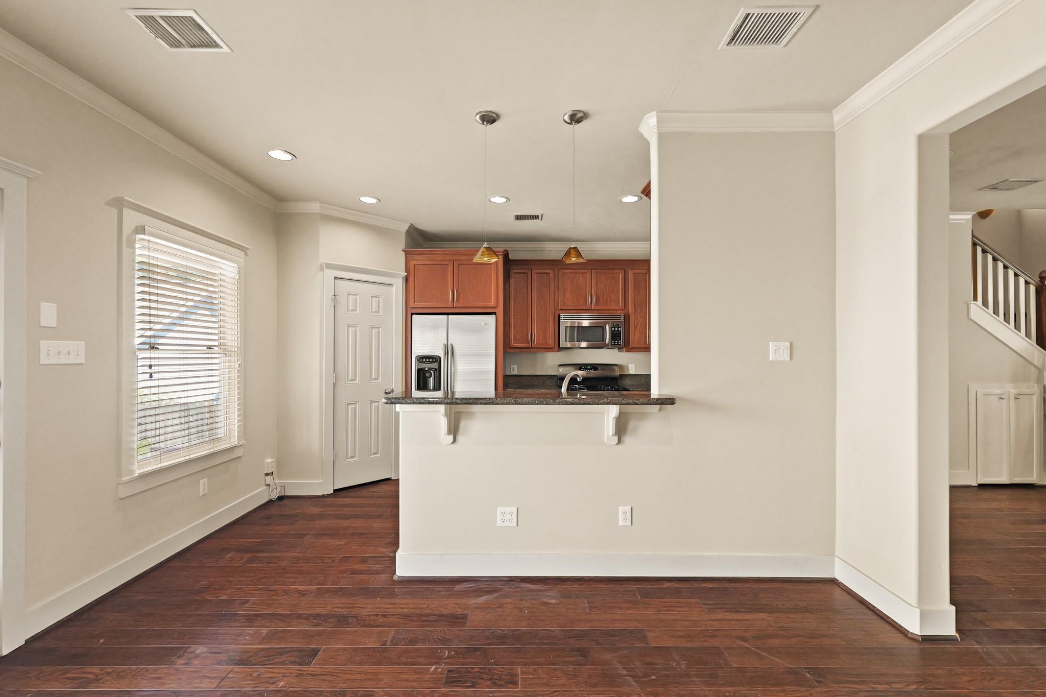 1053 W 16th Street
