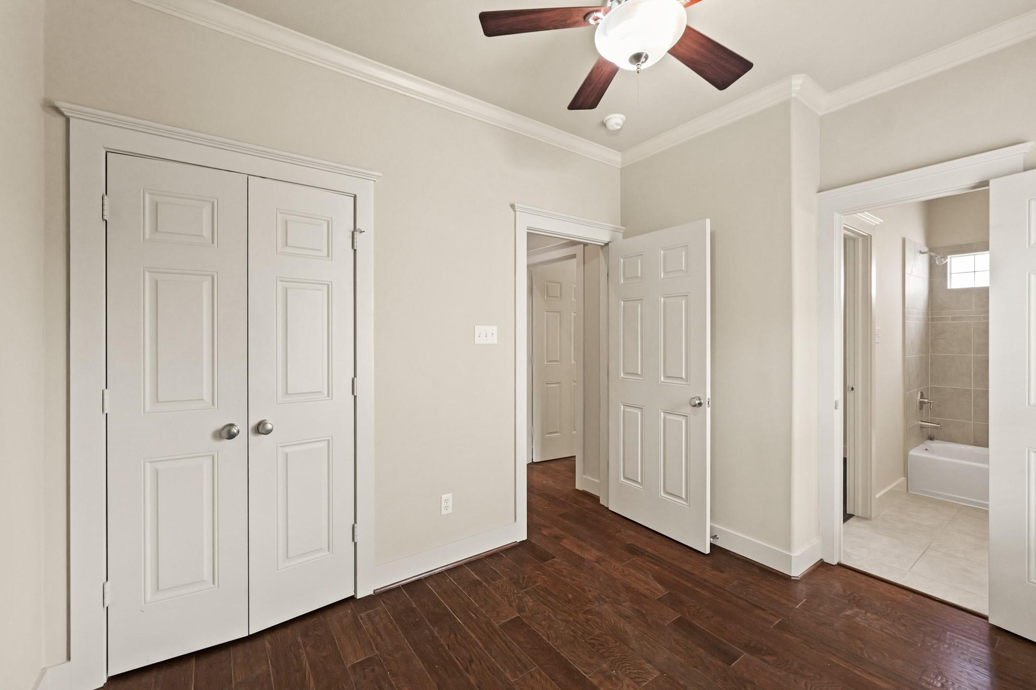 1053 W 16th Street