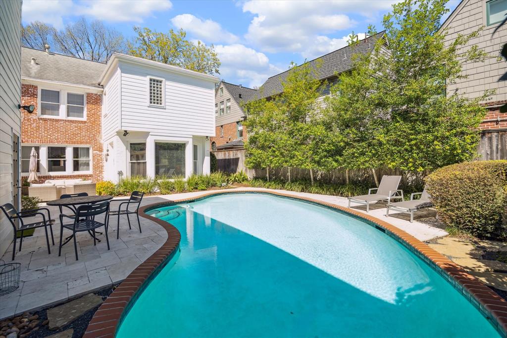 2007 Bolsover Street