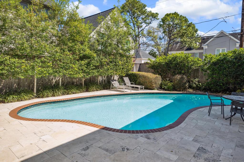 2007 Bolsover Street