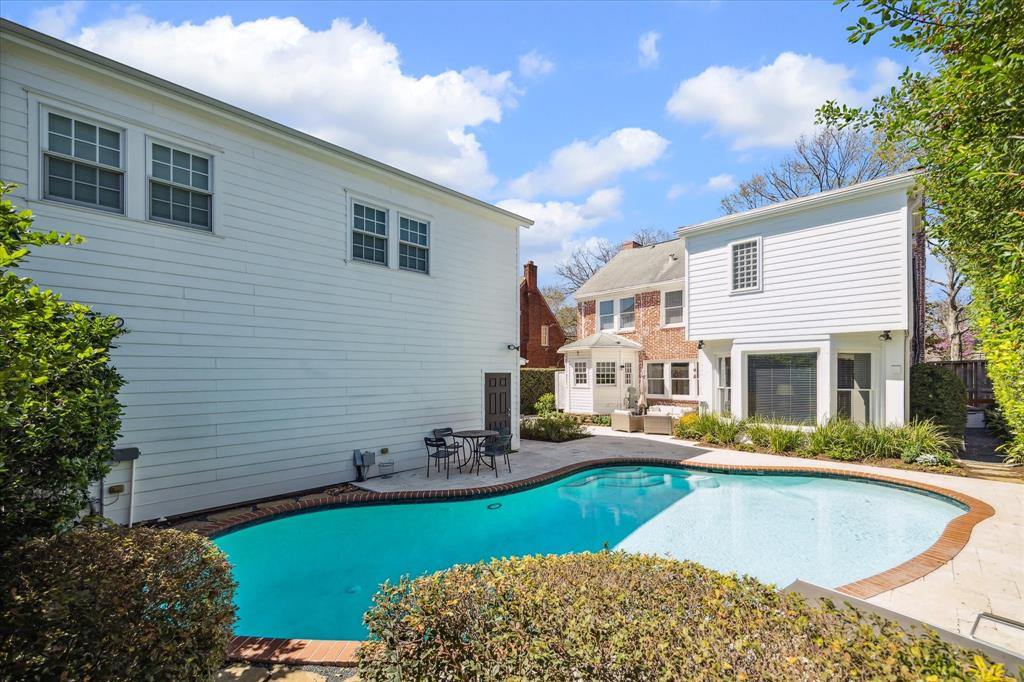 2007 Bolsover Street