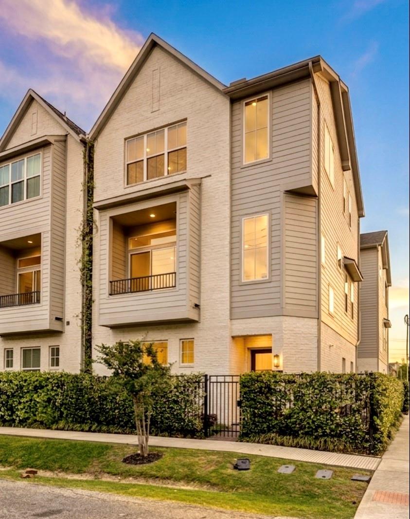 802 Detering Street