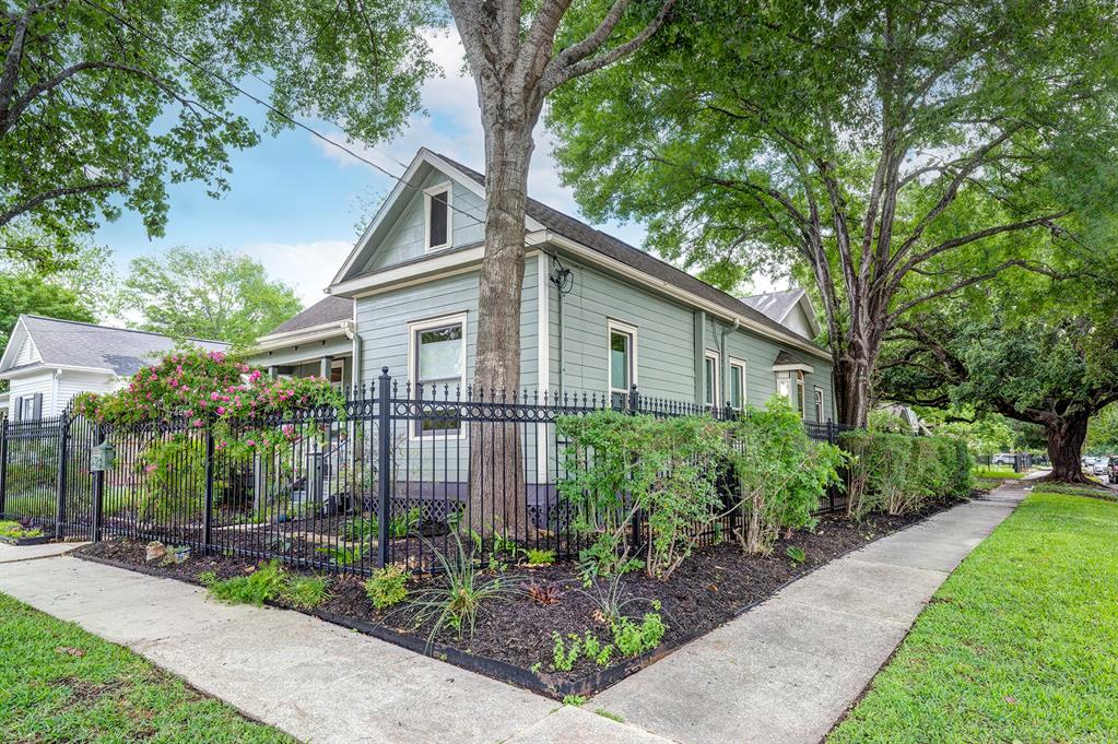 320 W 15th Street
