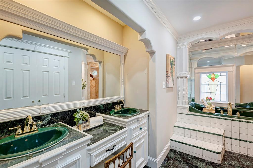 320 W 15th Street