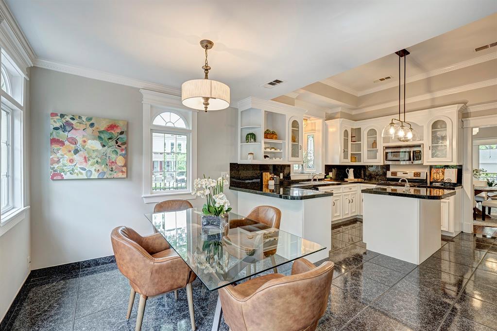 320 W 15th Street