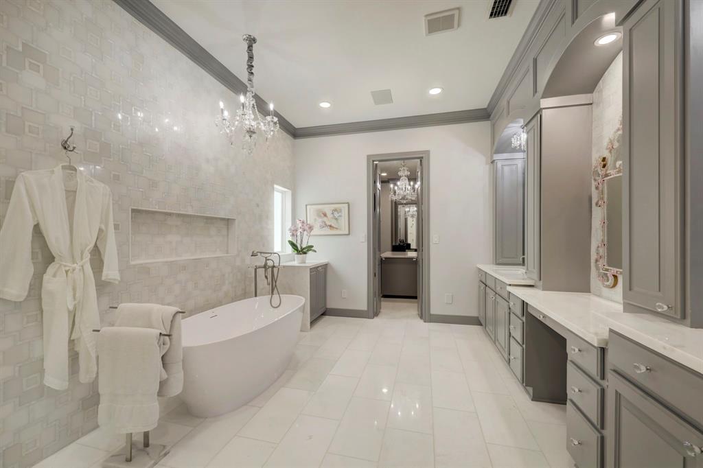 602 Hunters Way Court