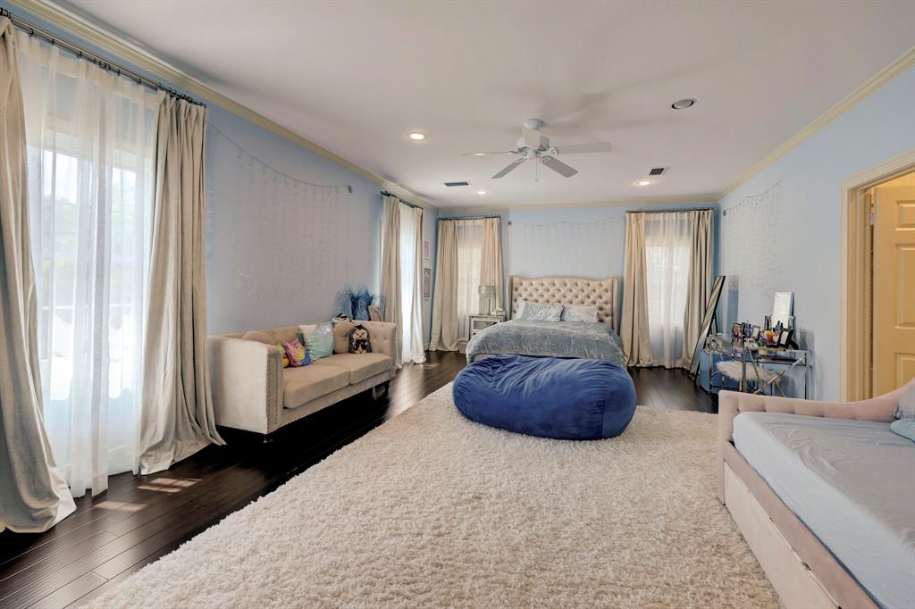 602 Hunters Way Court