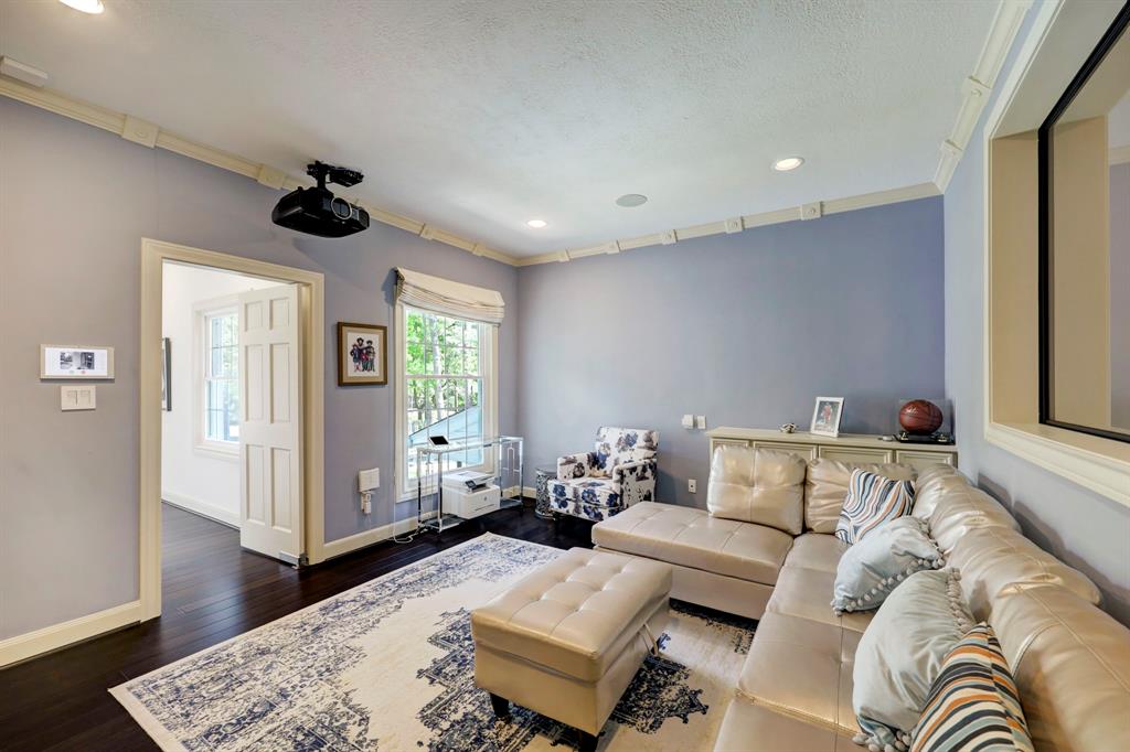 602 Hunters Way Court