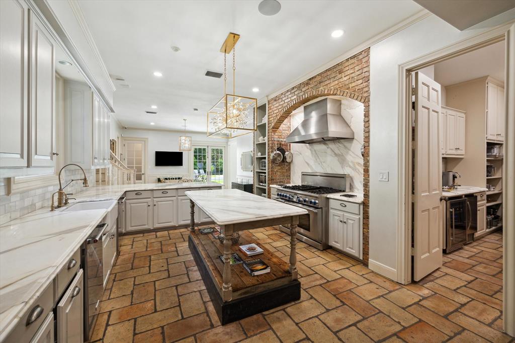 602 Hunters Way Court