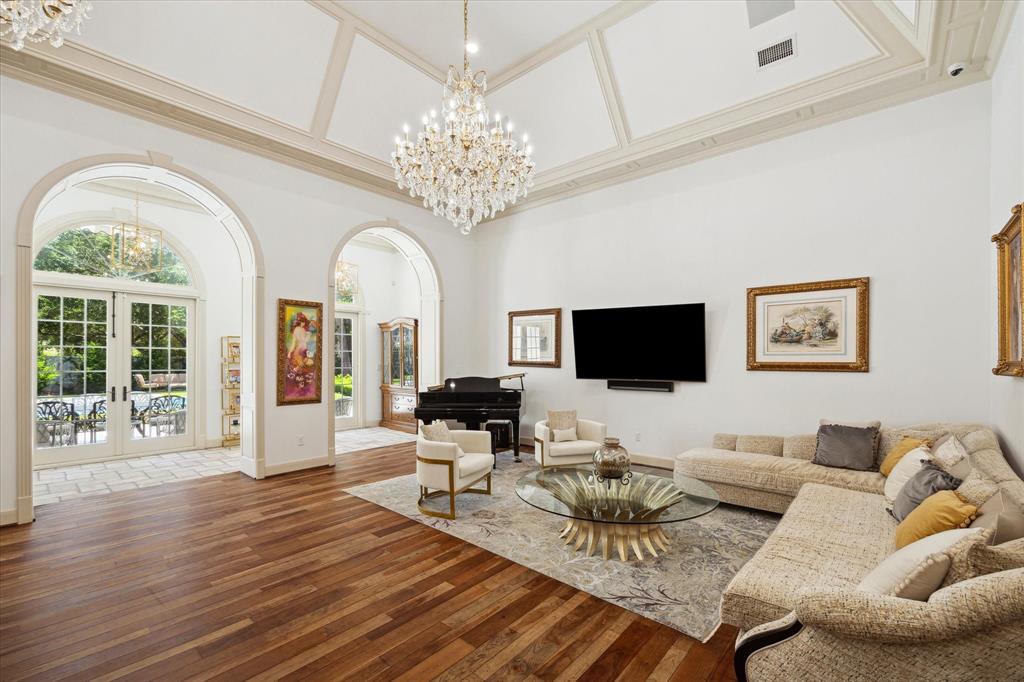 602 Hunters Way Court