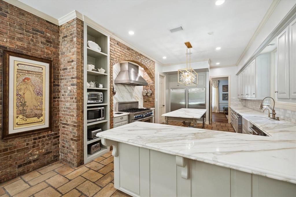 602 Hunters Way Court