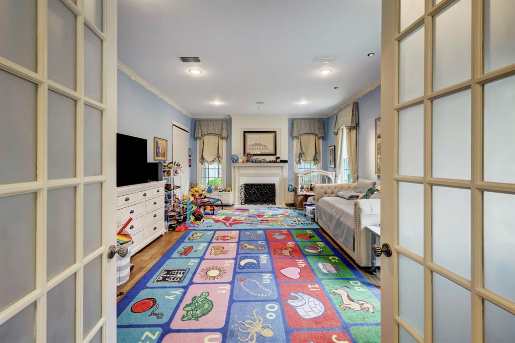 602 Hunters Way Court