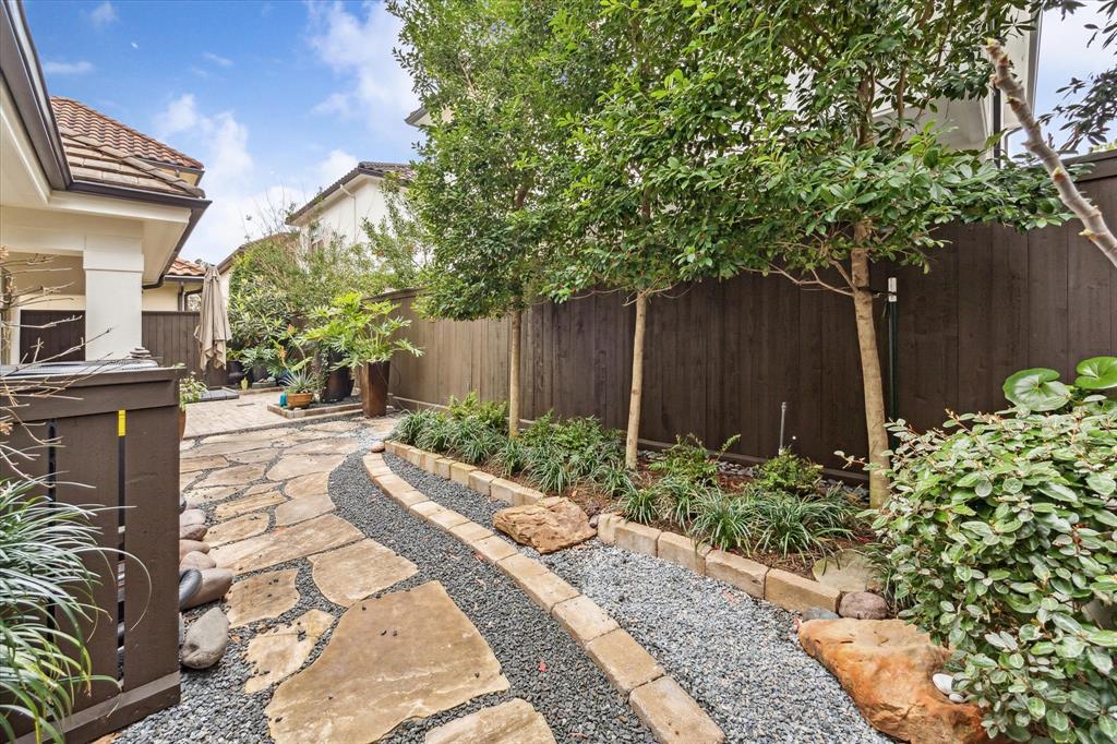 39 N Creekside Court
