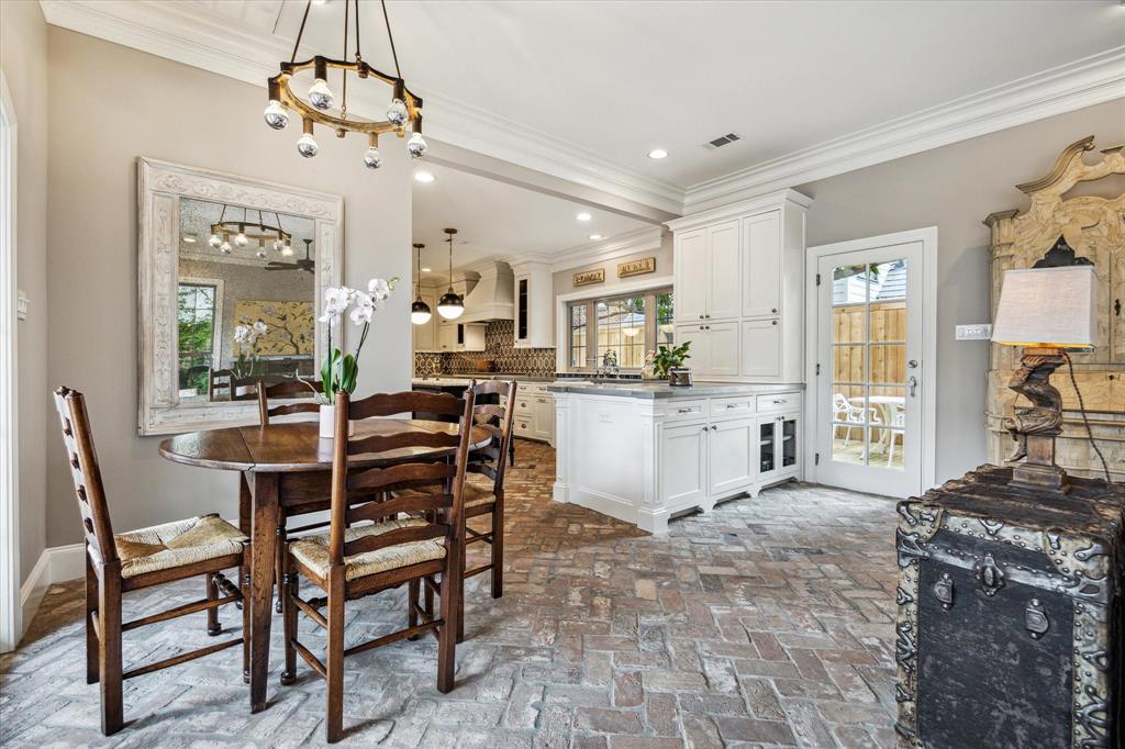 3002 San Felipe Street