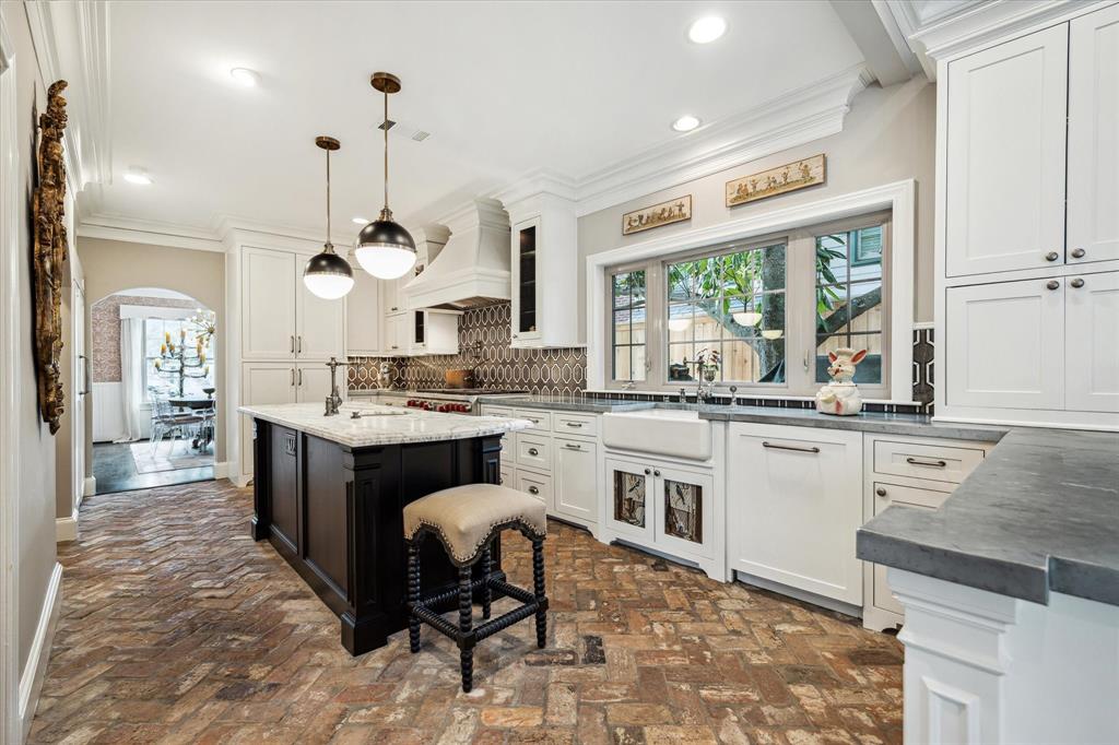 3002 San Felipe Street