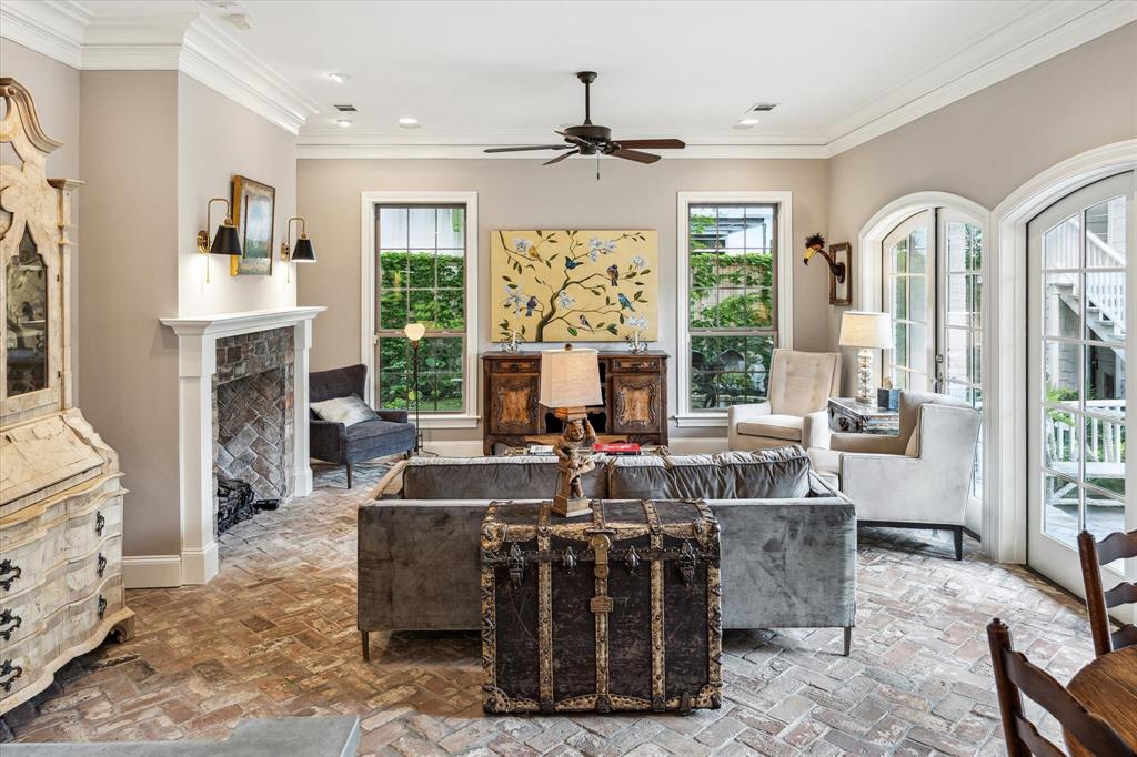 3002 San Felipe Street